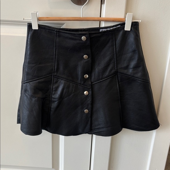 Handmade button down Leather mini skirt scalloped hem - Picture 2 of 6